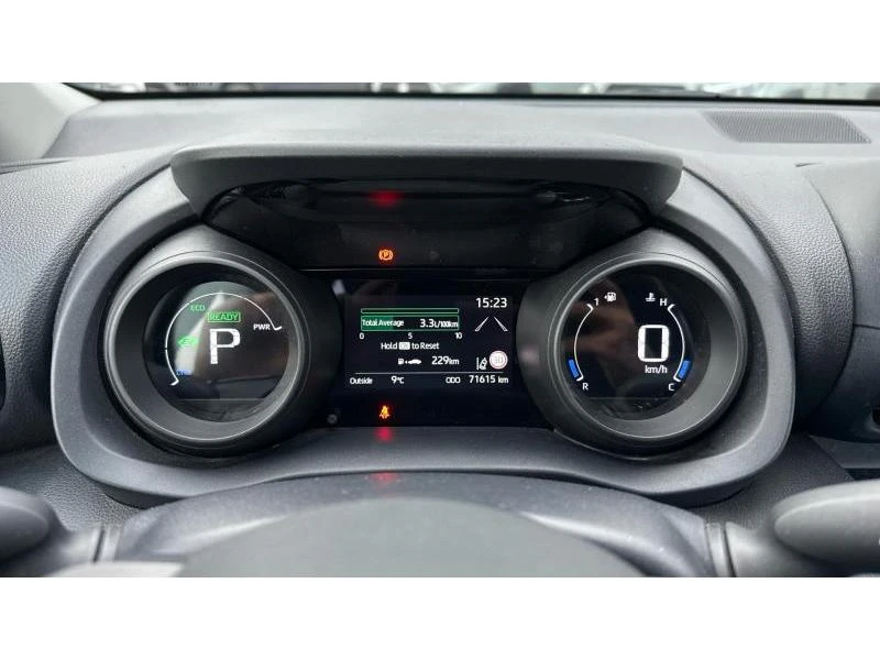 Toyota Yaris 1.5 hsd trend, снимка 14 - Автомобили и джипове - 52950215