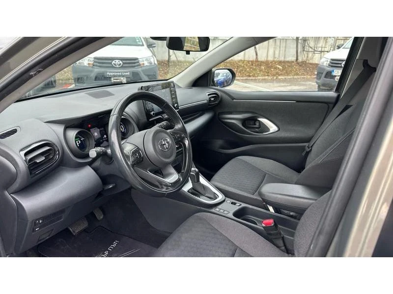 Toyota Yaris 1.5 hsd trend, снимка 12 - Автомобили и джипове - 52950215