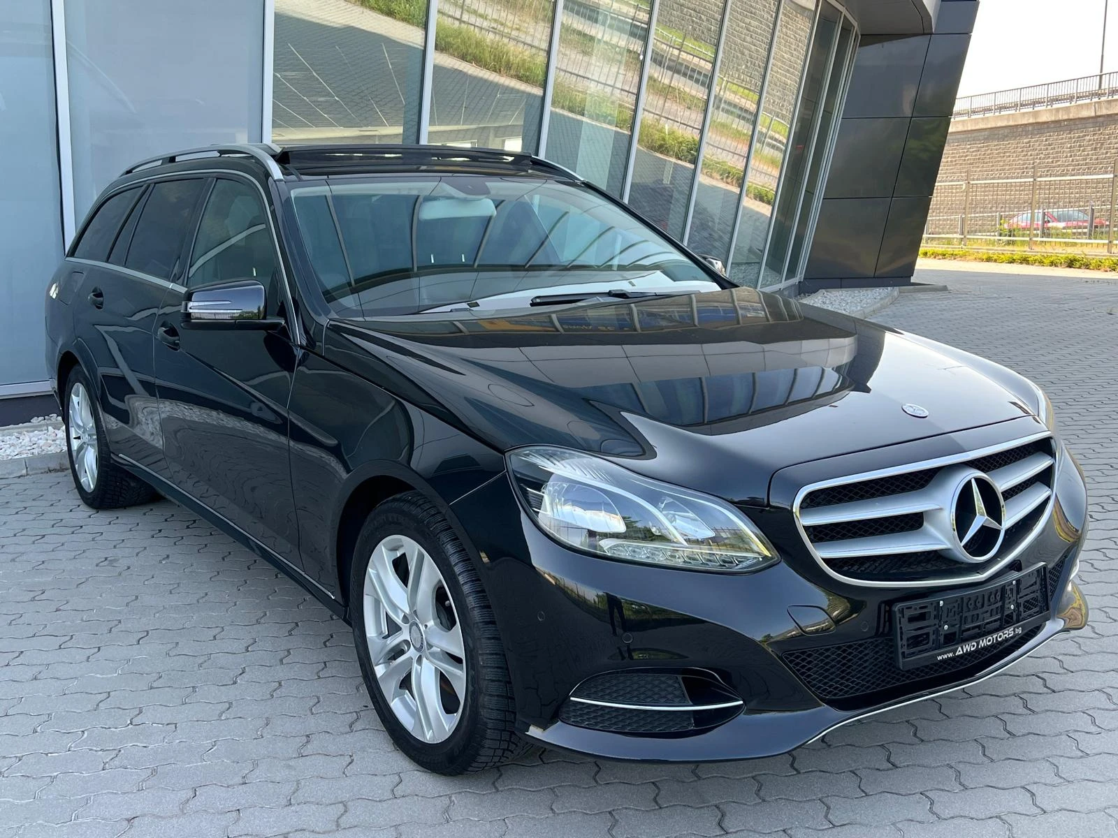 Mercedes-Benz E 250 4х4, Панорама, Автомат, Навигация, Кожа, Подгрев - изображение 2
