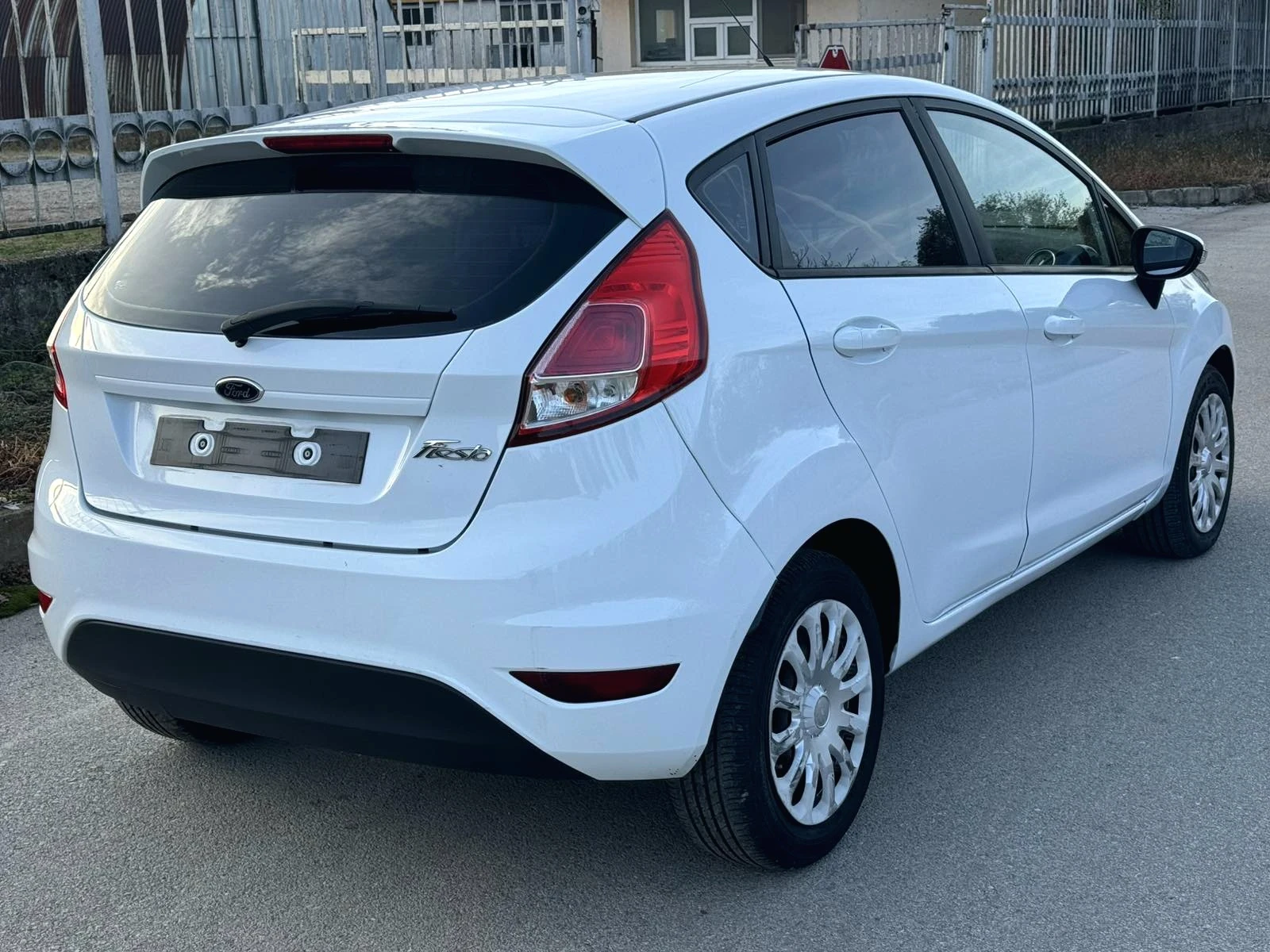 Ford Fiesta 1.4 БЕНЗИН/ГАЗ - изображение 4