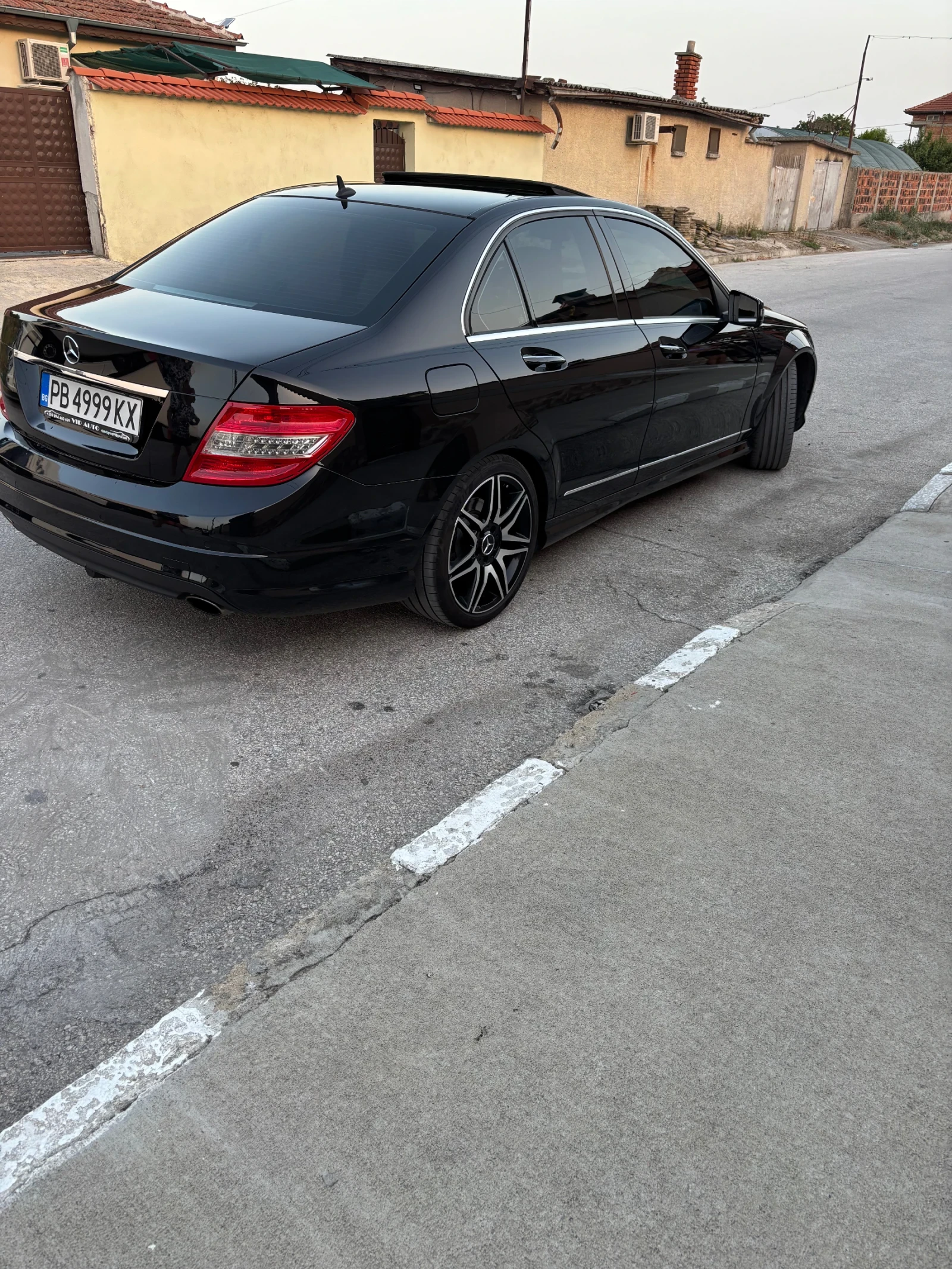 Mercedes-Benz C 320  - изображение 8