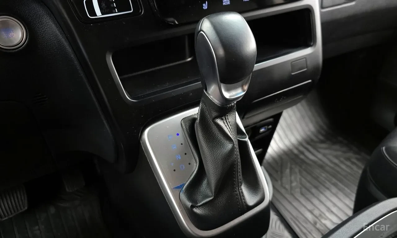 Hyundai Staria L3.5 Cargo 5-seater M, снимка 6 - Автомобили и джипове - 54699929