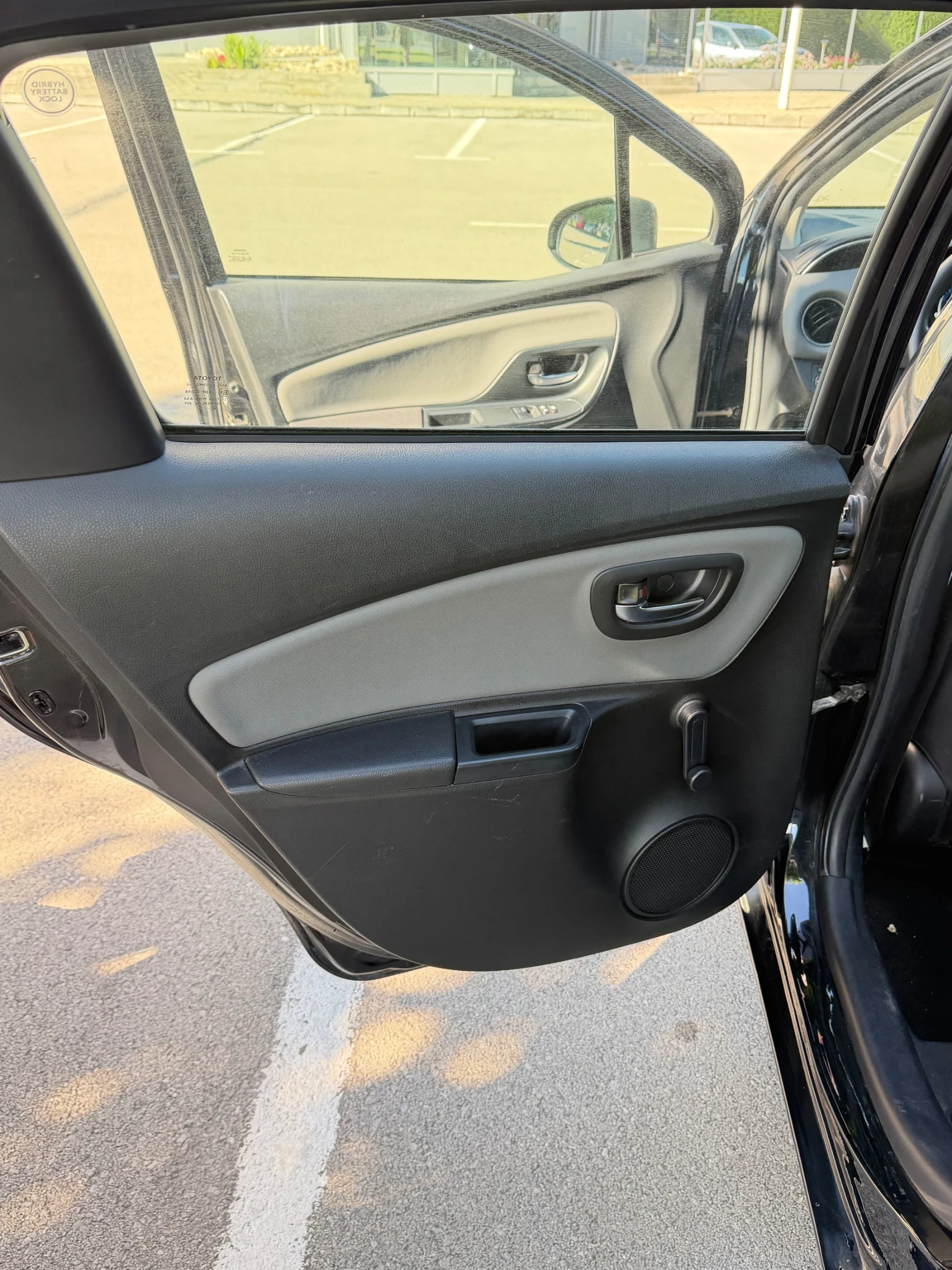 Toyota Yaris, снимка 11 - Автомобили и джипове - 54903908