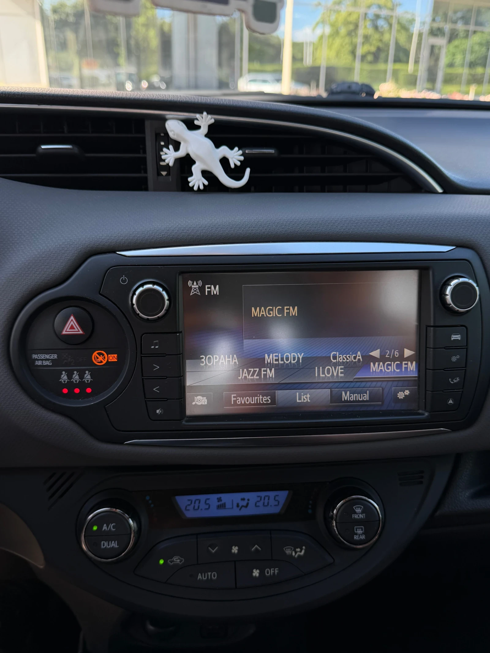 Toyota Yaris, снимка 14 - Автомобили и джипове - 54903908