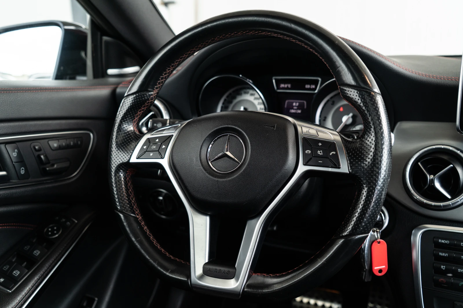 Mercedes-Benz CLA 220 CDI = AMG PACK = PANO = ГАРАНЦИЯ = ЛИЗИНГ, снимка 13 - Автомобили и джипове - 55044700