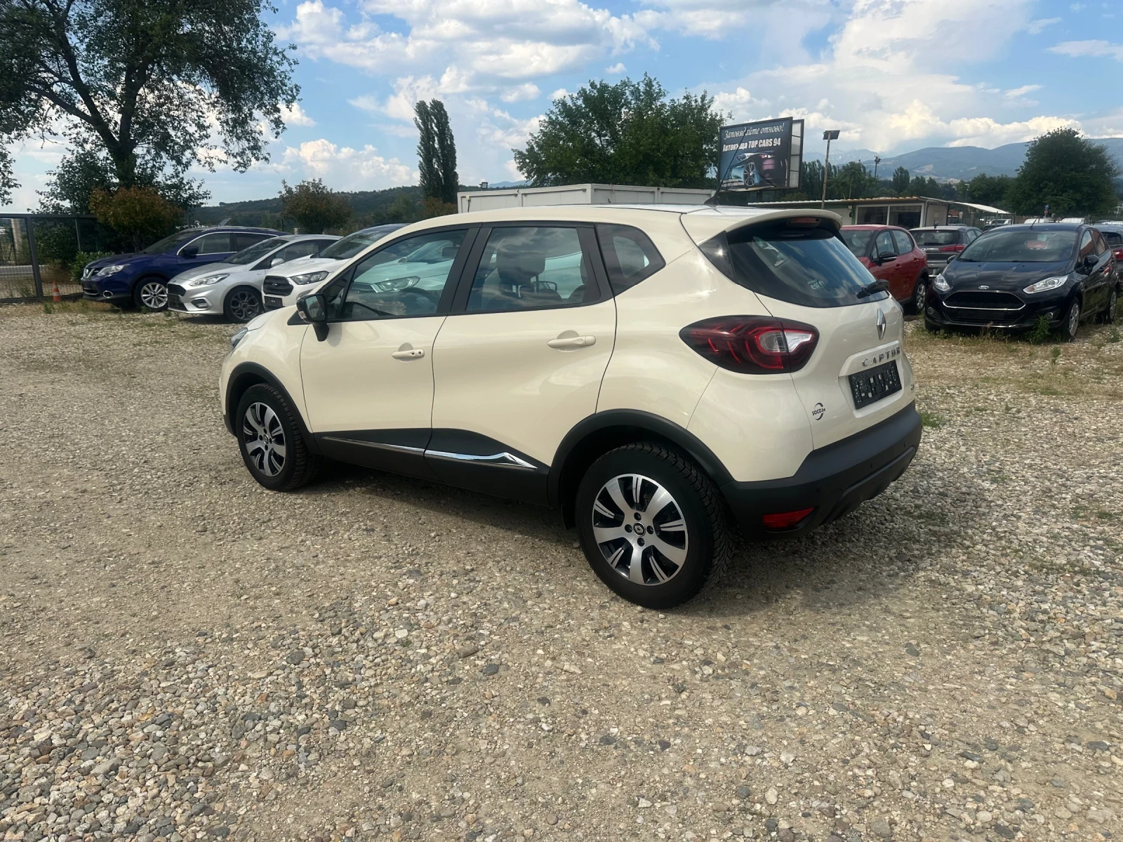 Renault Captur, снимка 4 - Автомобили и джипове - 55062469