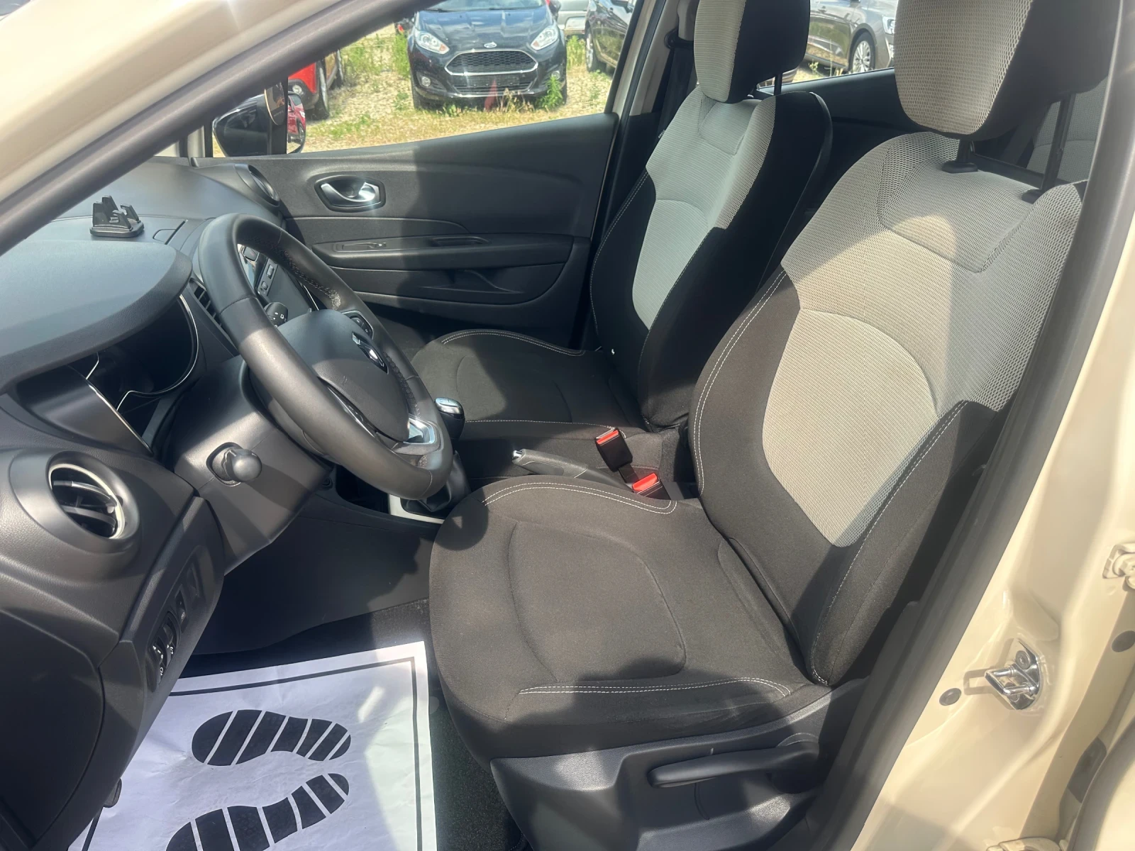 Renault Captur, снимка 10 - Автомобили и джипове - 55062469