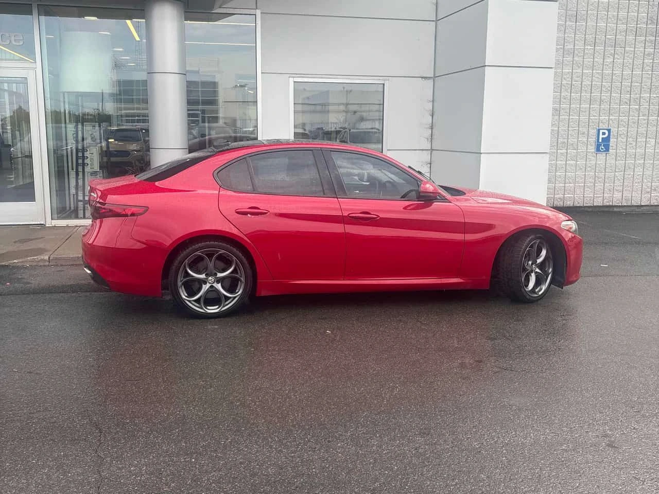 Alfa Romeo Giulia * Ti Sport* АВТОКРЕДИТ БЕЗ ПЪРВОНАЧАЛНА ВНОСКА* , снимка 4 - Автомобили и джипове - 55607016