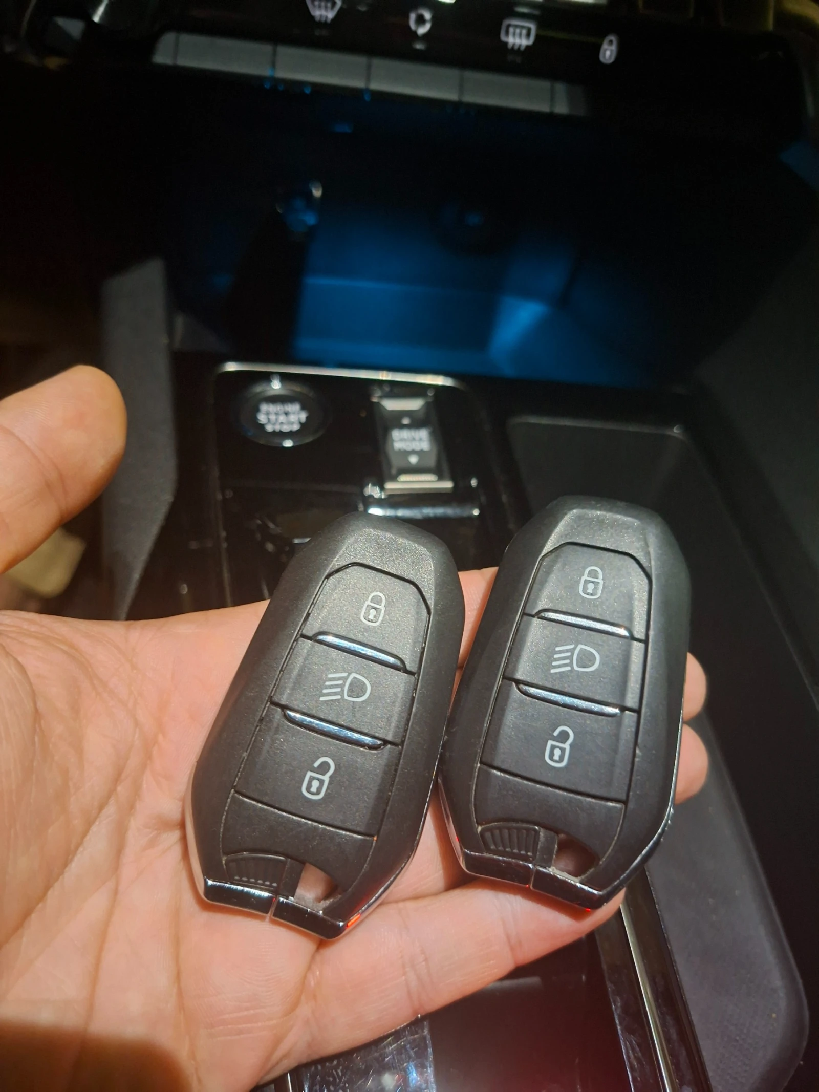 Peugeot 3008 1.5 BlueHDI ALLURE, снимка 16 - Автомобили и джипове - 56045603