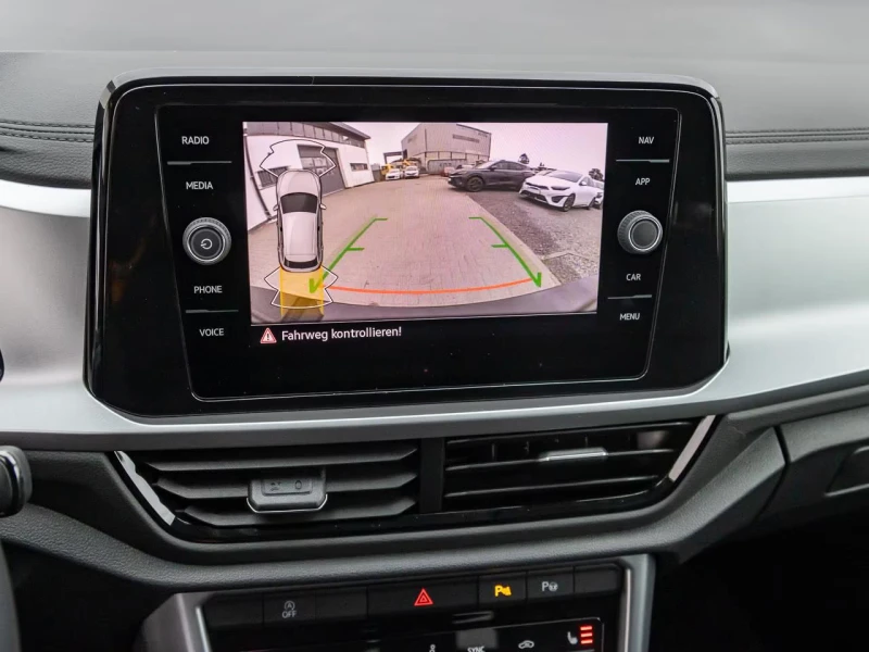 VW T-Roc НОВ!/150HP/LIFE/NAVI/CAM/LED/ACC/DIGI/KLESS/193g, снимка 11 - Автомобили и джипове - 51456814