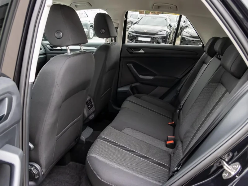 VW T-Roc НОВ!/150HP/LIFE/NAVI/CAM/LED/ACC/DIGI/KLESS/193g, снимка 13 - Автомобили и джипове - 51456814