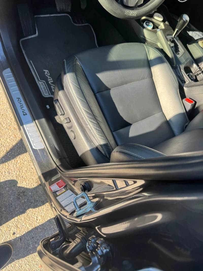 Toyota Rav4 2.5 Hibrid, снимка 17 - Автомобили и джипове - 52942278
