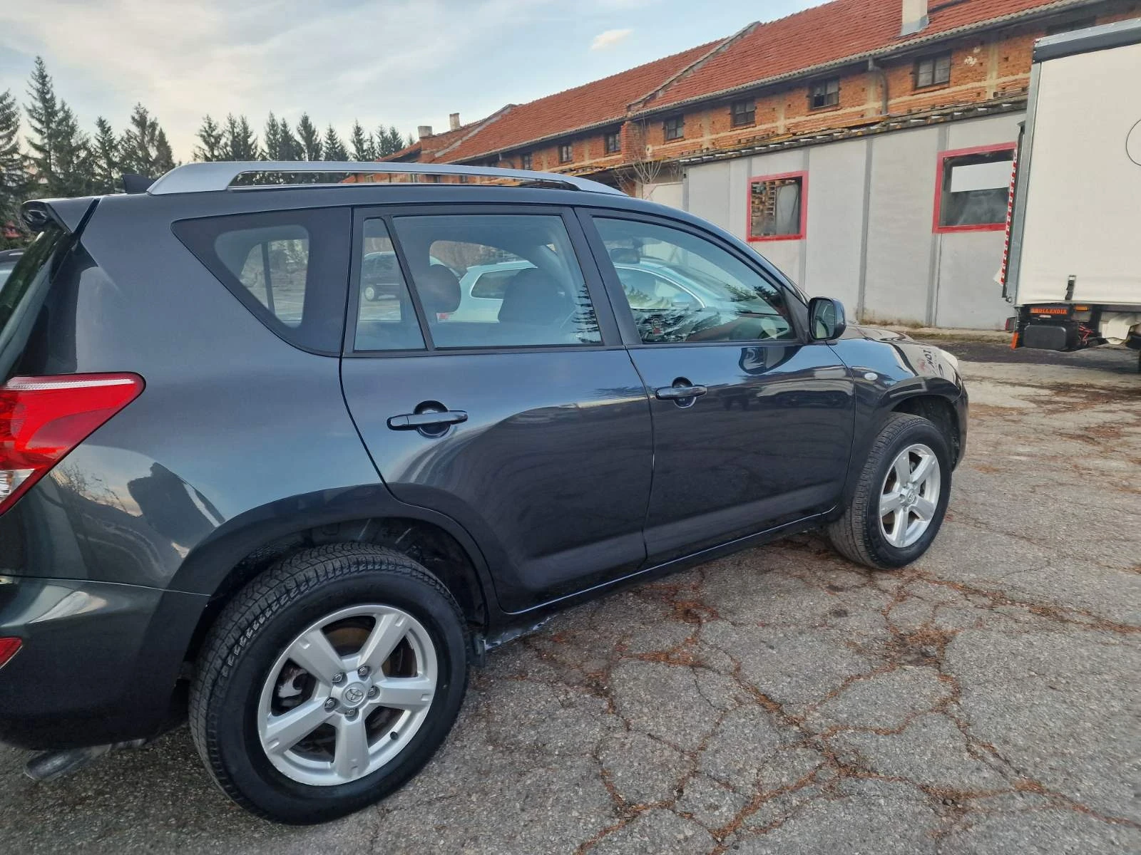 Toyota Rav4 Джип - изображение 2