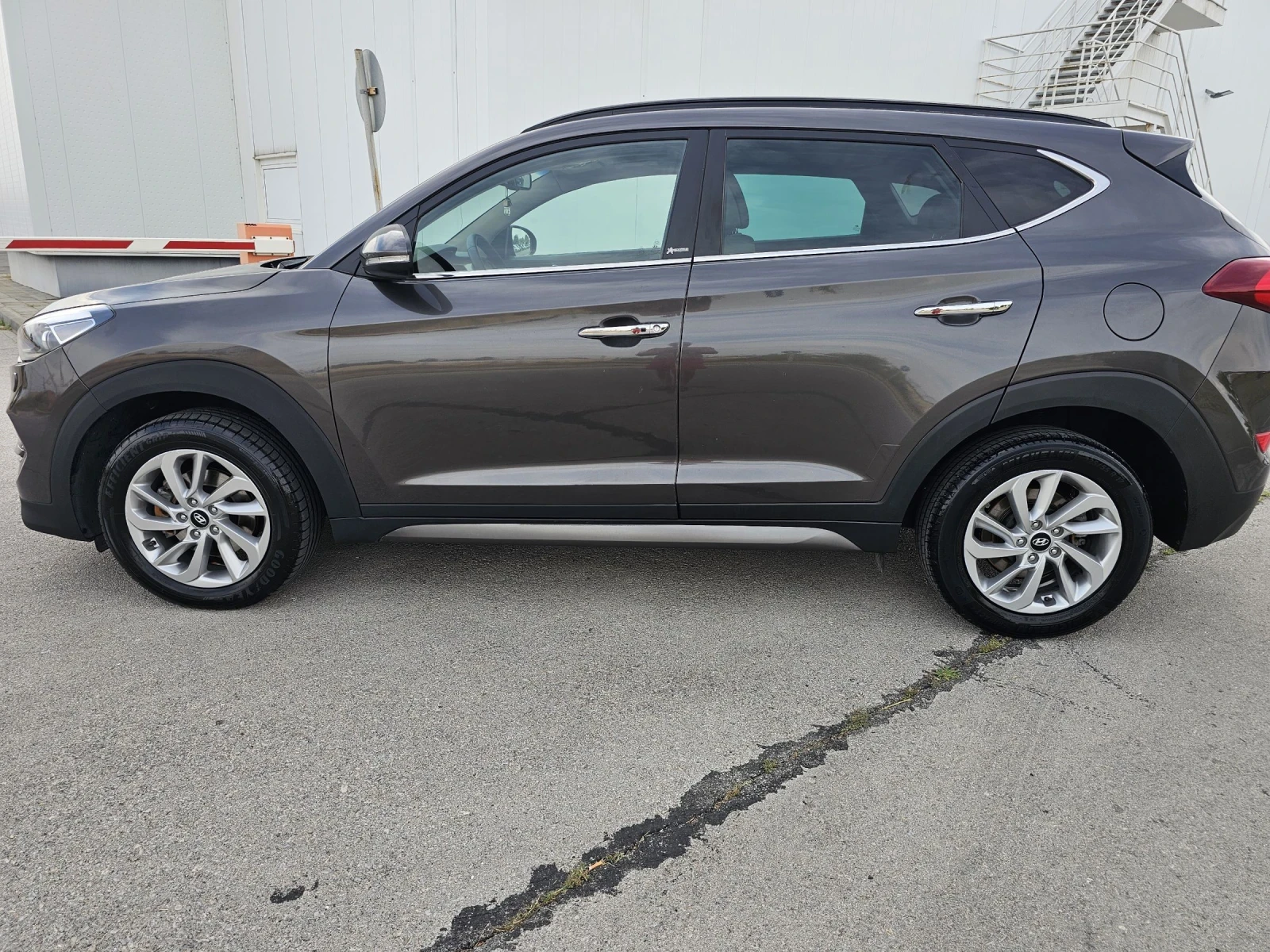 Hyundai Tucson 1.7crdi 116k.s Navi Keyless Panorama Kamera - изображение 7
