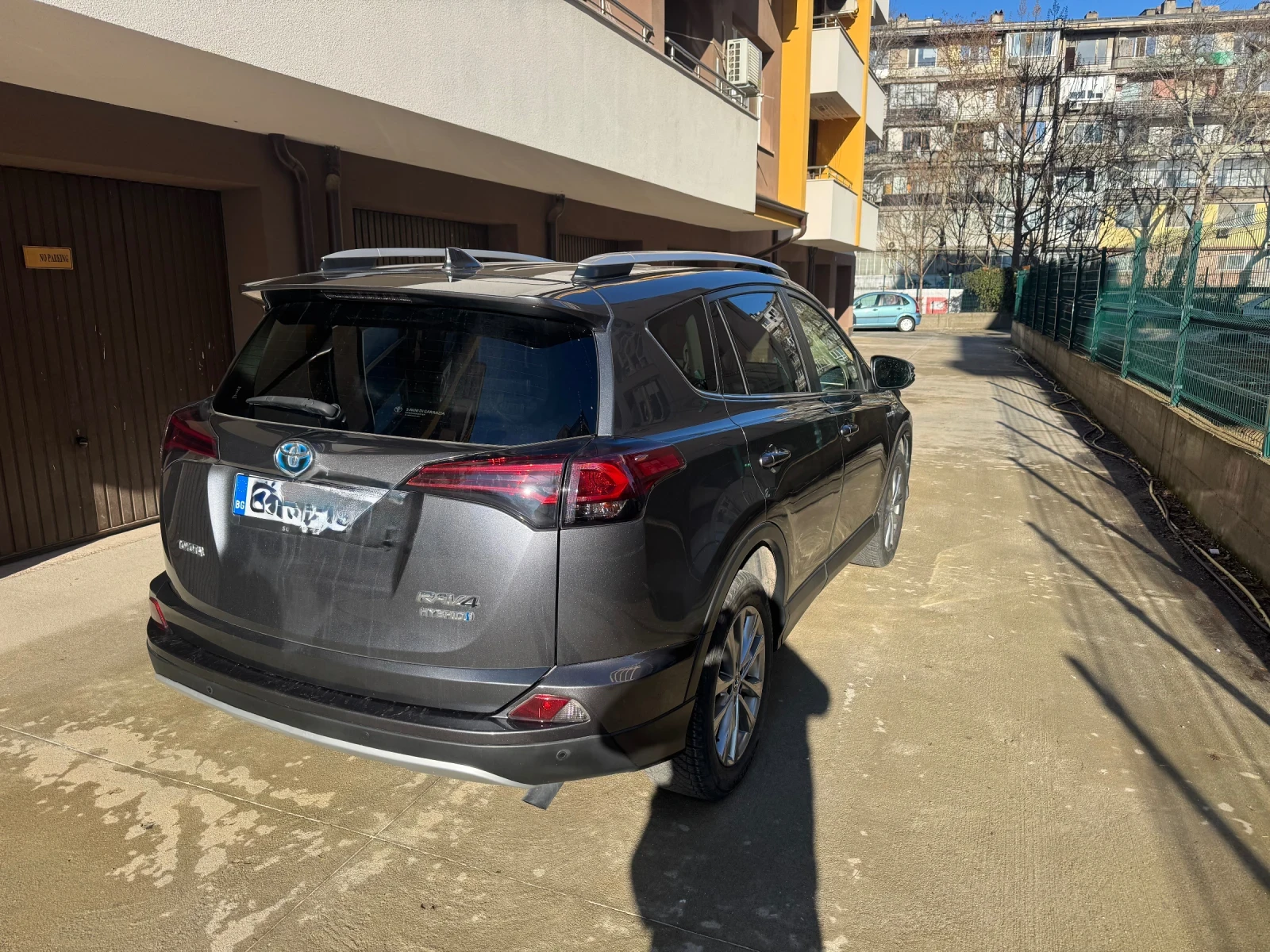 Toyota Rav4 2.5 Hibrid 4x4 - изображение 10