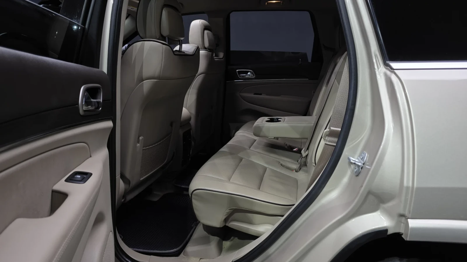 Jeep Grand cherokee OVERLAND / ОБДУХ / ПОДГРЕВИ / ПАНОРАМА, снимка 15 - Автомобили и джипове - 54060419