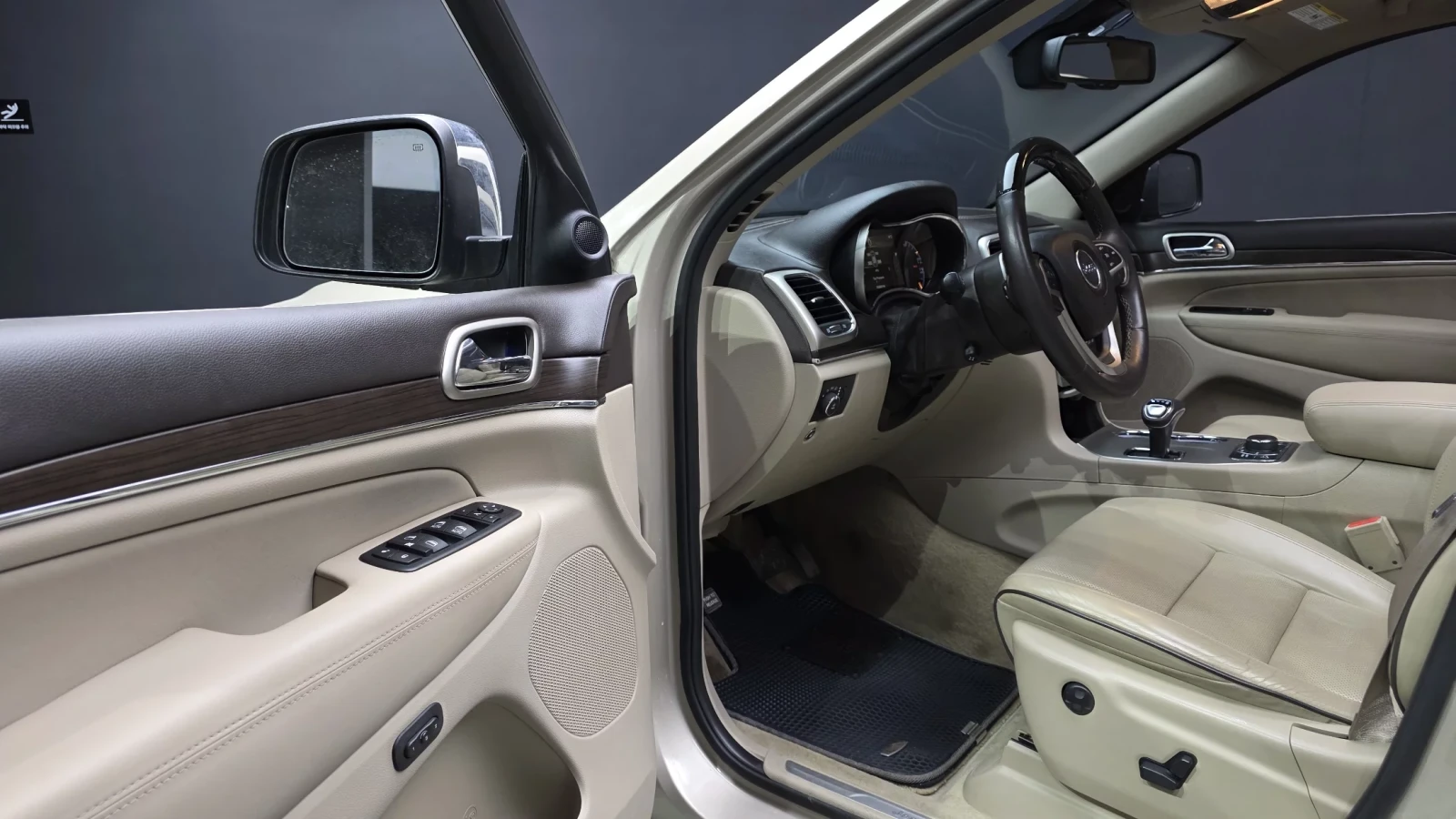 Jeep Grand cherokee OVERLAND / ОБДУХ / ПОДГРЕВИ / ПАНОРАМА, снимка 7 - Автомобили и джипове - 54060419