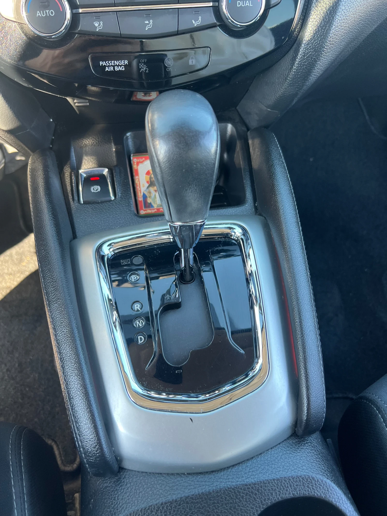 Nissan Qashqai, снимка 12 - Автомобили и джипове - 54255240