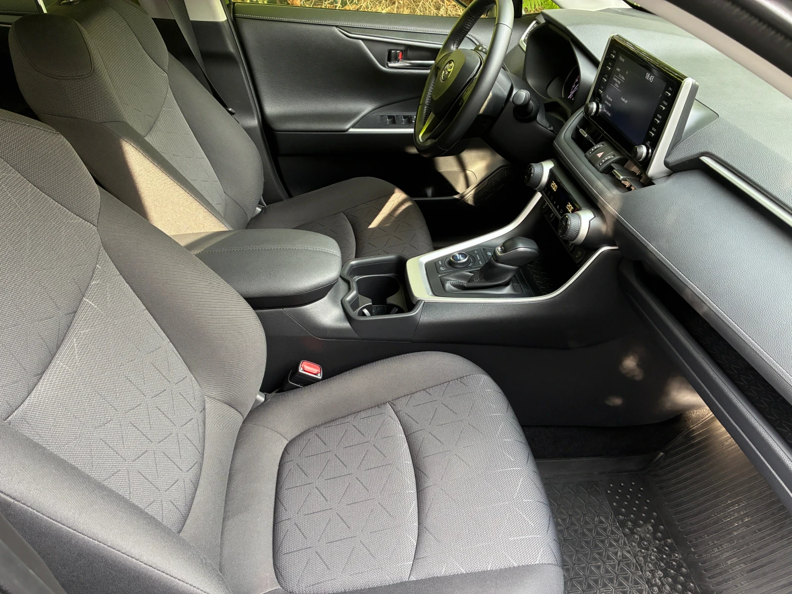 Toyota Rav4 2.0 AWD от България Гаранция до 2031 Лизинг , снимка 4 - Автомобили и джипове - 54954829