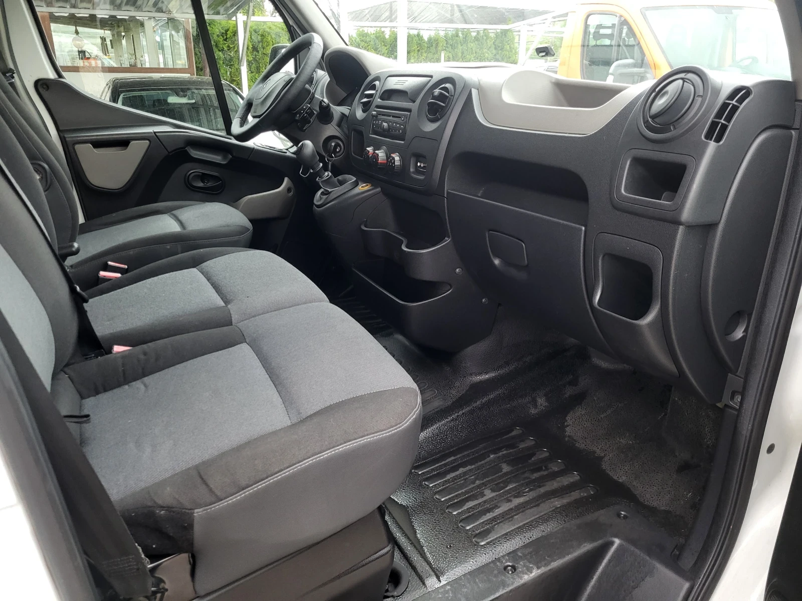 Renault Master 2.3 DCI Klimatik, снимка 12 - Бусове и автобуси - 54399760