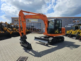   JCB