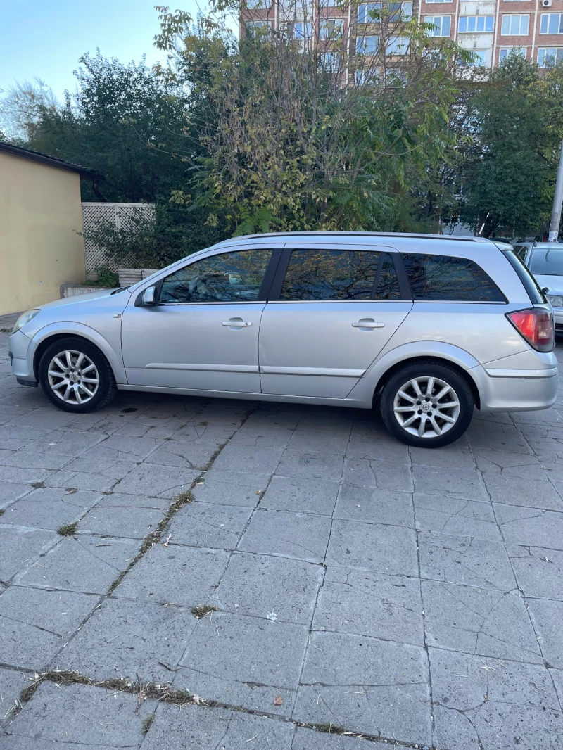 Opel Astra H комби, снимка 2 - Автомобили и джипове - 47643739