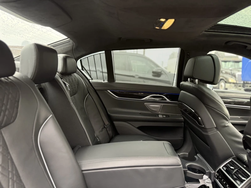 BMW 750 xDrive / M-SPORT / HUD / PANO / H&K / 360, снимка 16 - Автомобили и джипове - 52749690