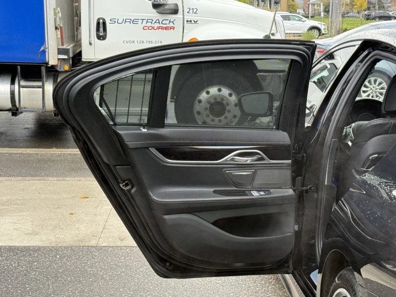 BMW 750 xDrive / M-SPORT / HUD / PANO / H&K / 360, снимка 17 - Автомобили и джипове - 52749690