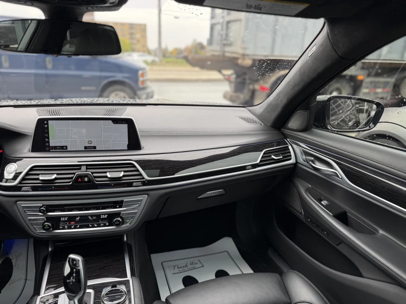 BMW 750 xDrive / M-SPORT / HUD / PANO / H&K / 360, снимка 13 - Автомобили и джипове - 52749690
