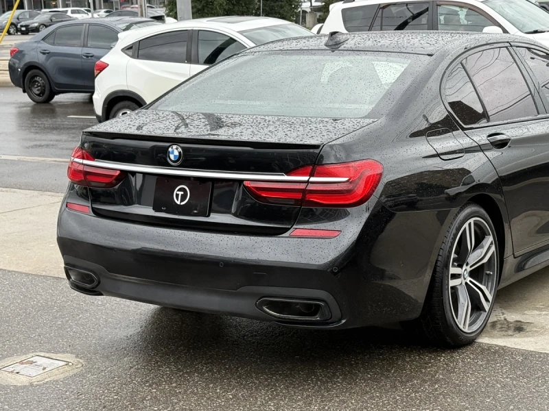 BMW 750 xDrive / M-SPORT / HUD / PANO / H&K / 360, снимка 2 - Автомобили и джипове - 52749690