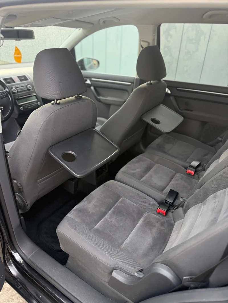 VW Touran 2.0 140 7 Места, снимка 11 - Автомобили и джипове - 52577889
