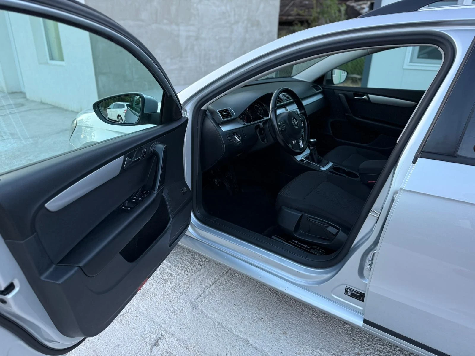 VW Passat B7 - изображение 7