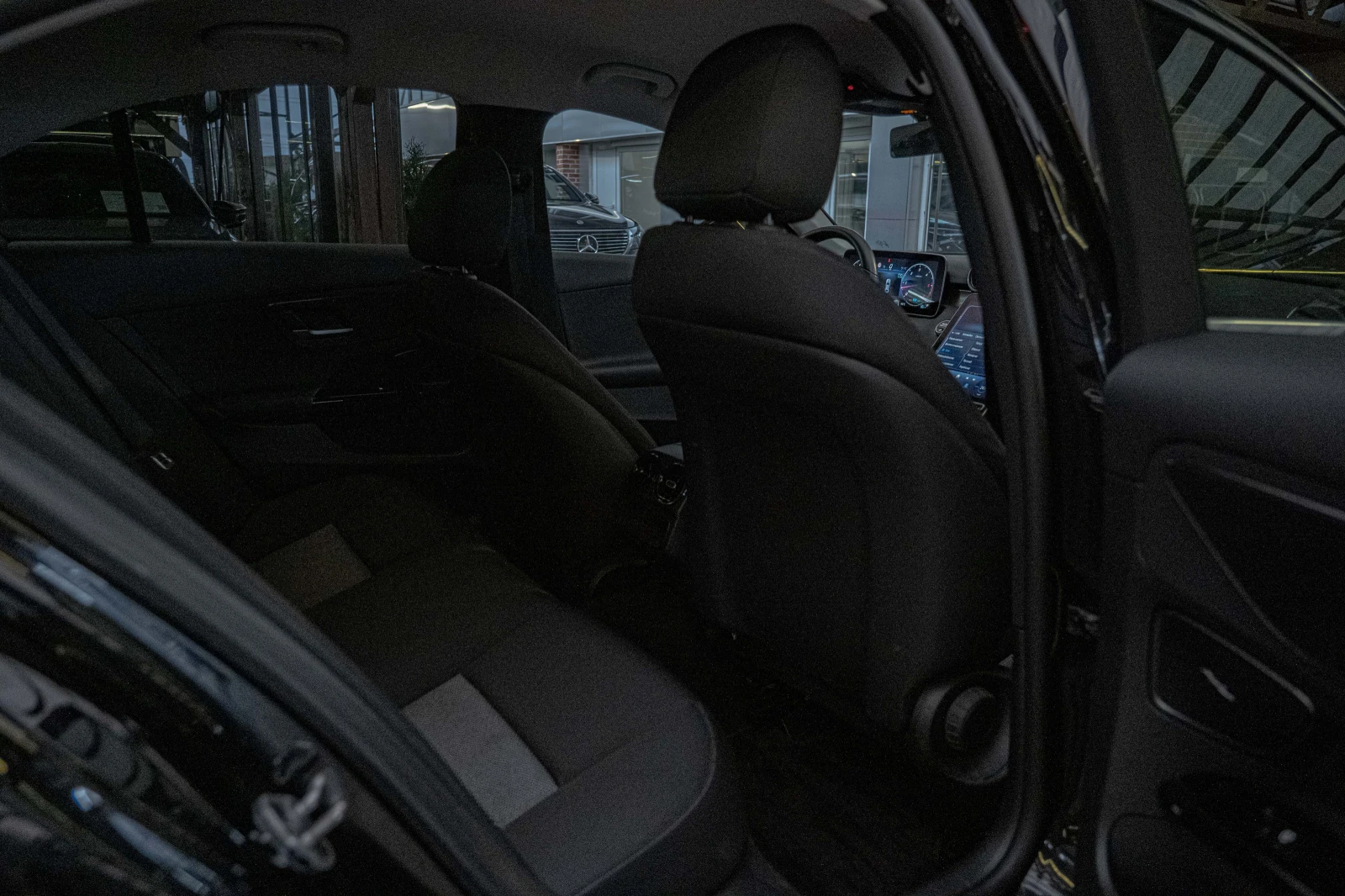 Mercedes-Benz C 300 CDI/9G Tronic/Virtual/Подгрев/Камера/Седан - изображение 8