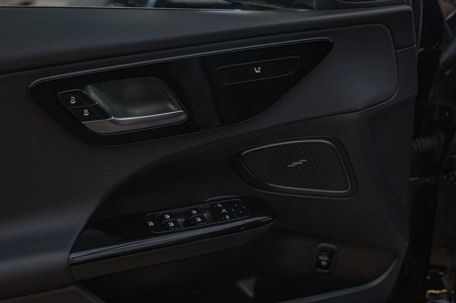 Mercedes-Benz C 300 CDI/9G Tronic/Virtual/Подгрев/Камера/Седан - изображение 10