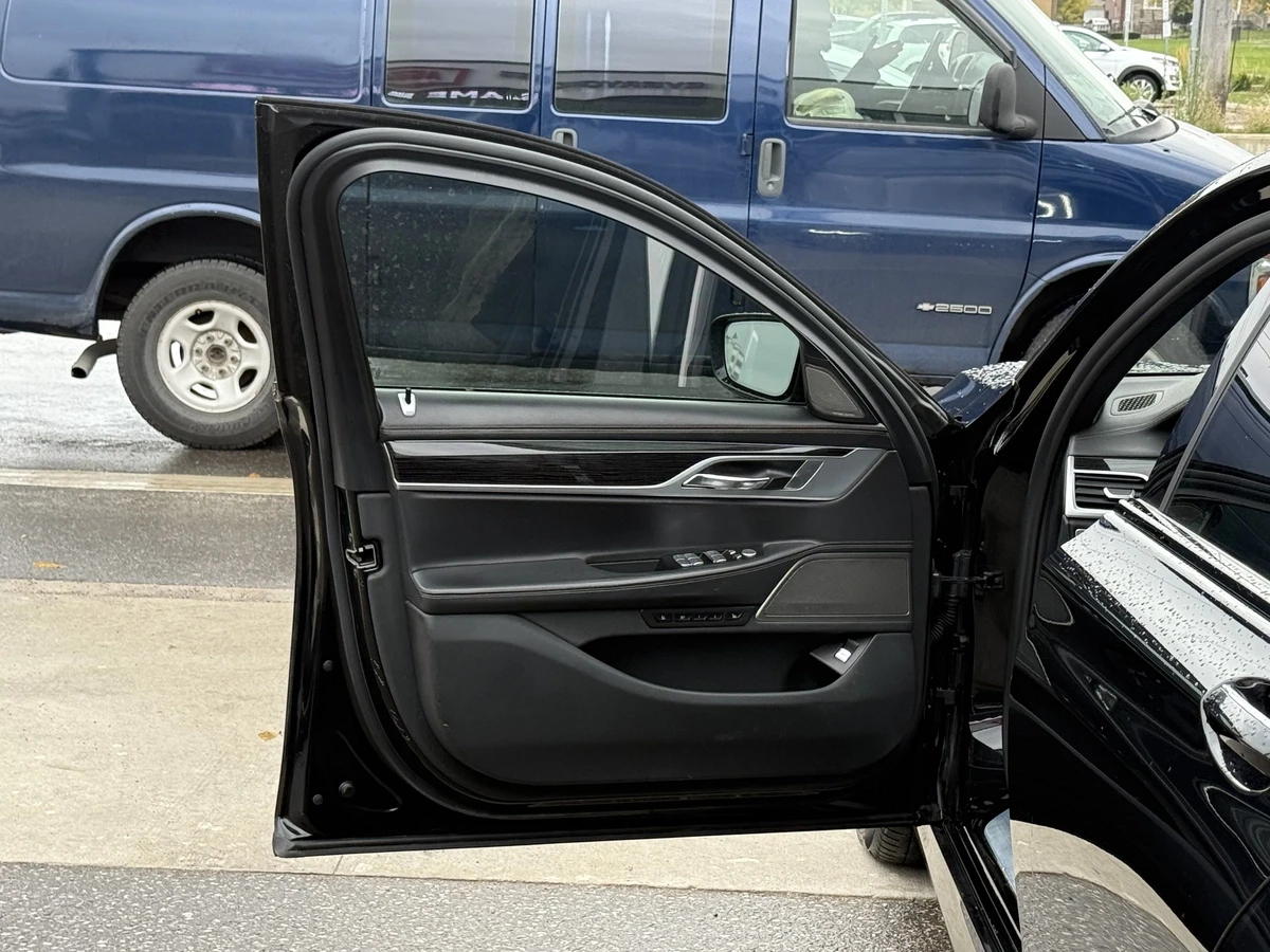 BMW 750 xDrive / M-SPORT / HUD / PANO / H&K / 360 - изображение 5