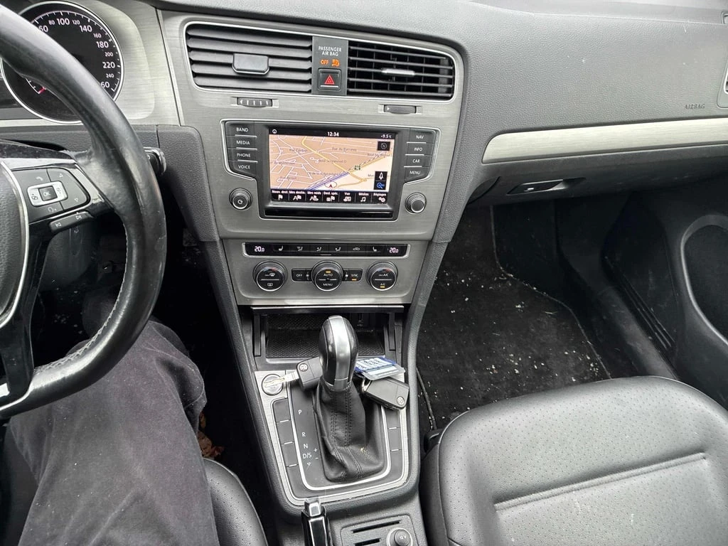 VW Golf 2016 5dr HB Auto 1.8 TSI* CARFAX * БЕЗ ПЪРВОНАЧАЛН - изображение 9