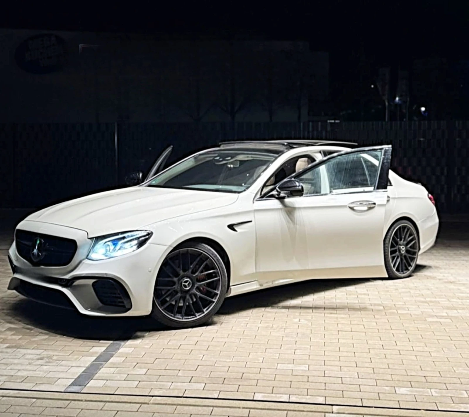 Mercedes-Benz E 350 Mercedes E350d* E63s AMG OPTIC* STARS* ОБДУХВАНЕ+  - изображение 4