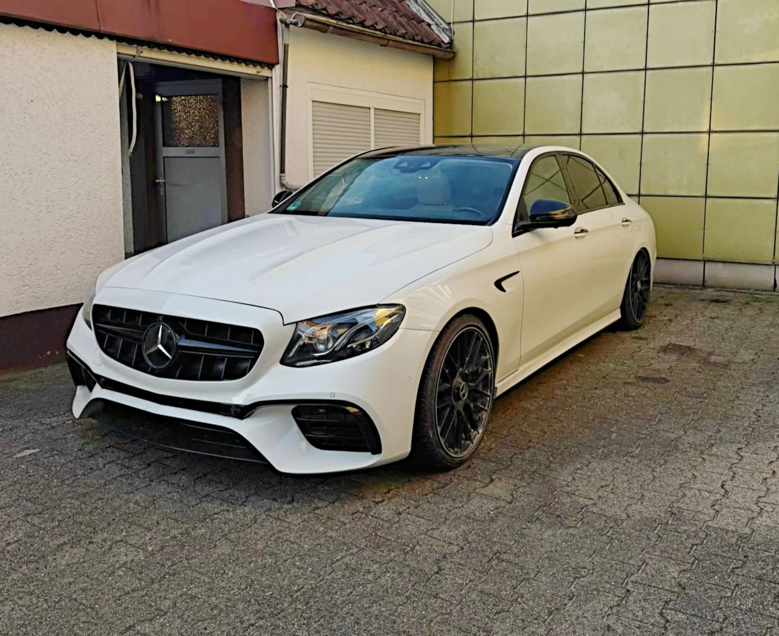 Mercedes-Benz E 350 Mercedes E350d* E63s AMG OPTIC* STARS* ОБДУХВАНЕ+ , снимка 16 - Автомобили и джипове - 53720910