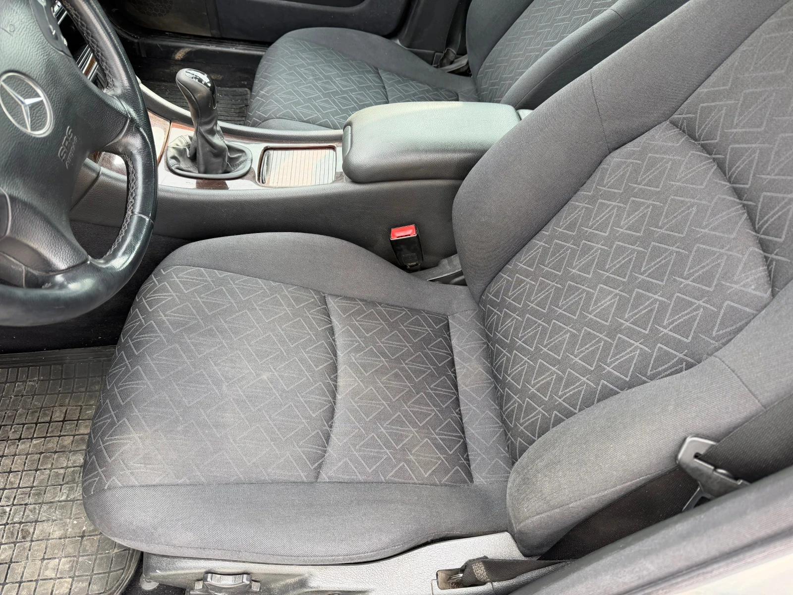 Mercedes-Benz C 270, снимка 4 - Автомобили и джипове - 53999263