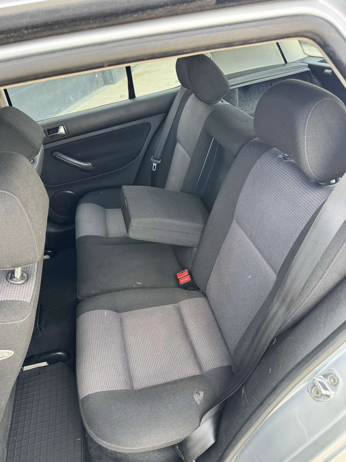 VW Golf 1.9TDI, снимка 8 - Автомобили и джипове - 54006224