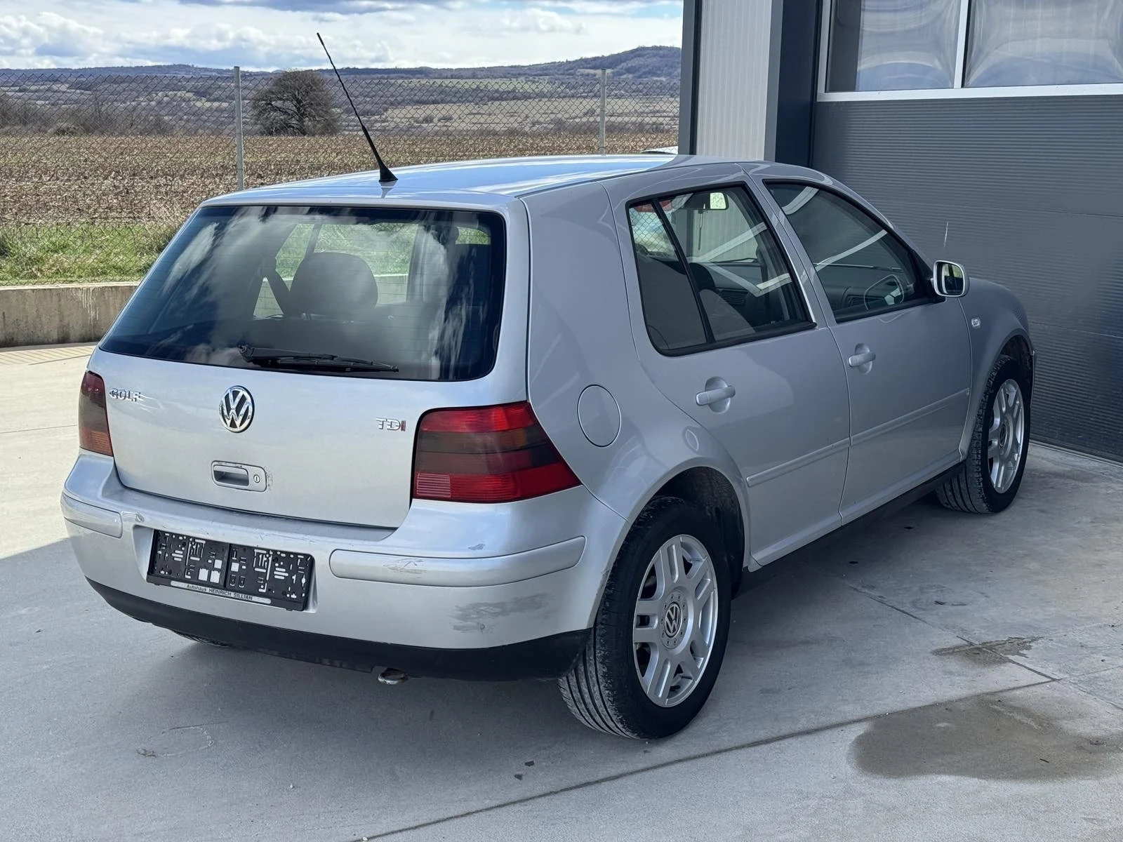 VW Golf 1.9TDI, снимка 4 - Автомобили и джипове - 54006224