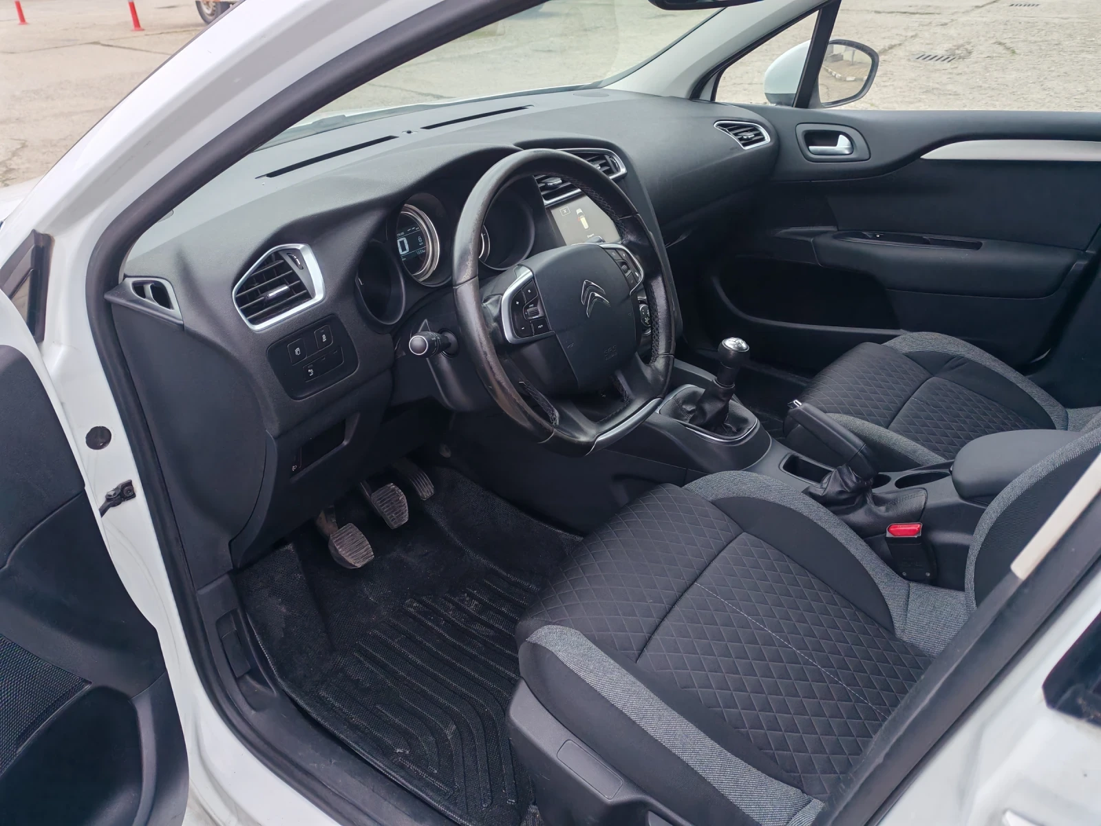 Citroen C4 Facelift, снимка 12 - Автомобили и джипове - 54397503