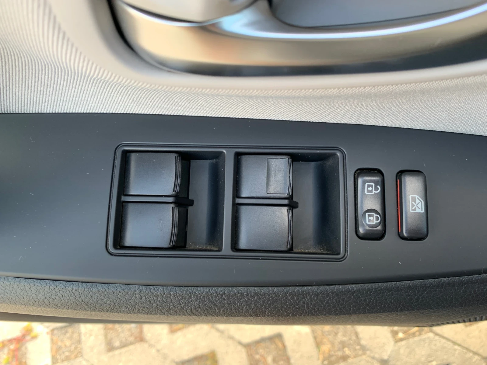 Toyota Avensis 1.8 Бензин / Реални 135 000км, снимка 16 - Автомобили и джипове - 54809402