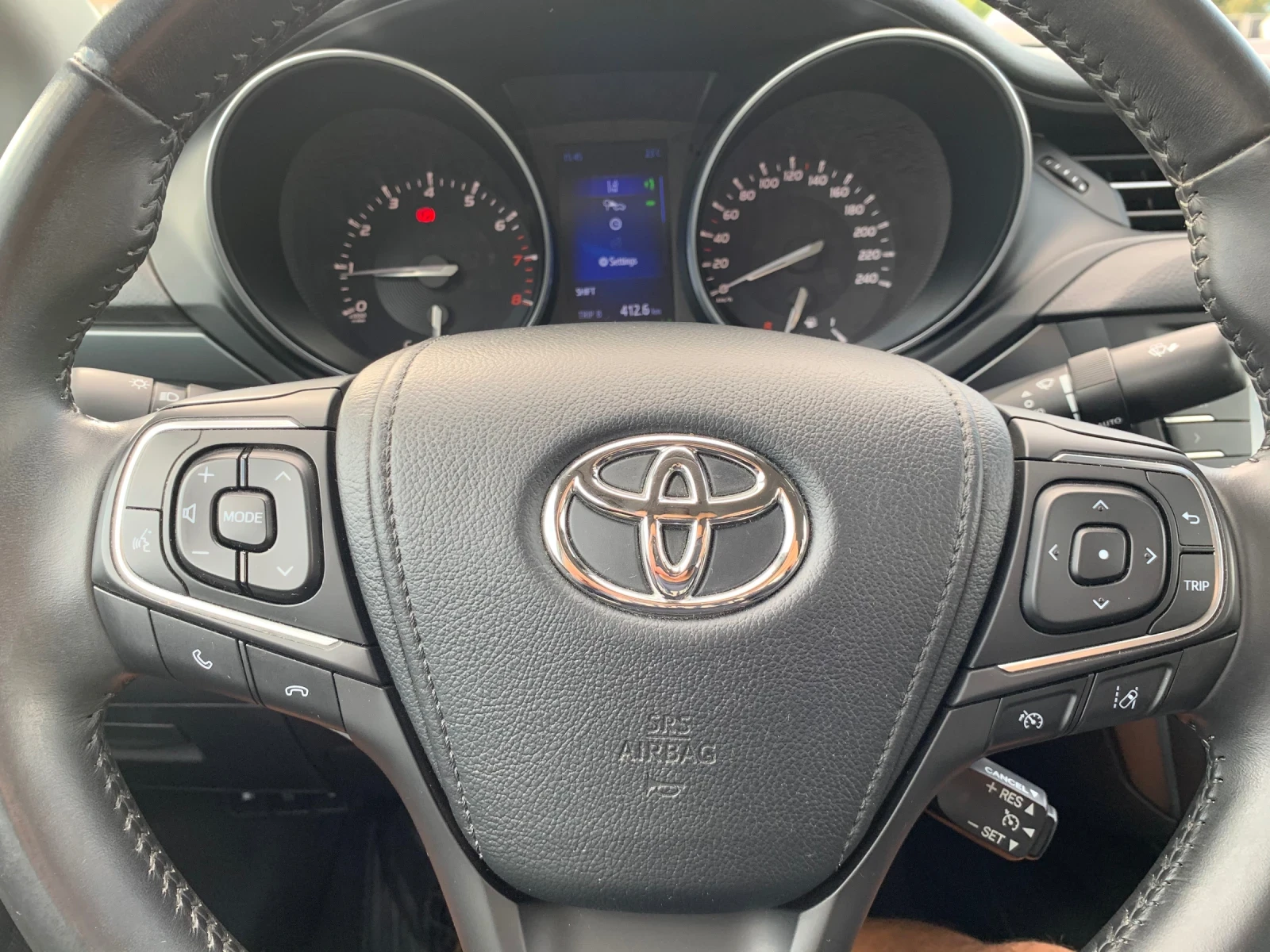 Toyota Avensis 1.8 Бензин / Реални 135 000км, снимка 10 - Автомобили и джипове - 54809402