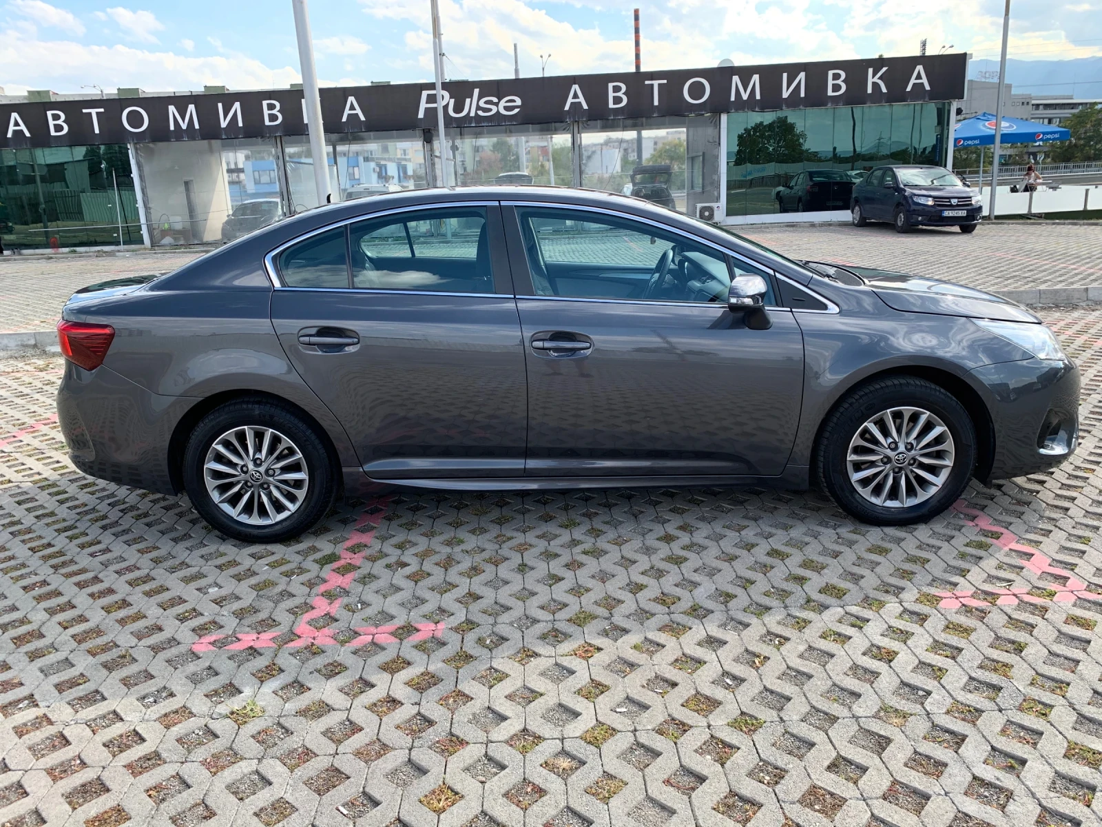 Toyota Avensis 1.8 Бензин / Реални 135 000км, снимка 4 - Автомобили и джипове - 54809402