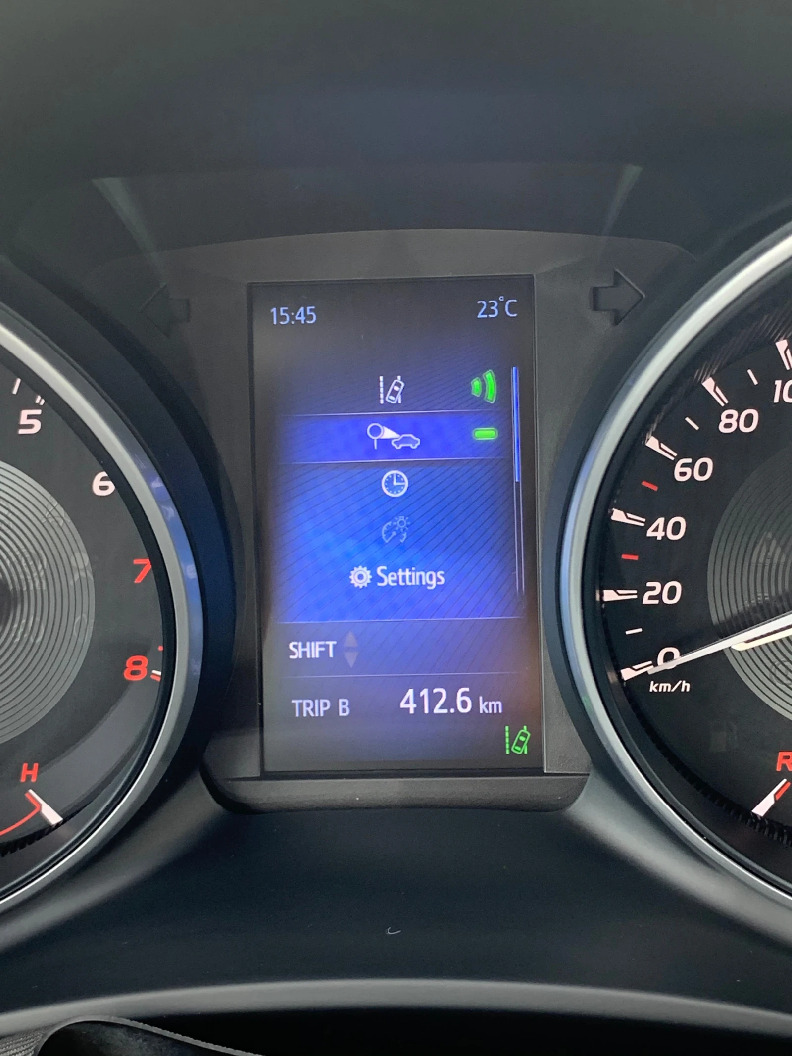 Toyota Avensis 1.8 Бензин / Реални 135 000км, снимка 9 - Автомобили и джипове - 54809402