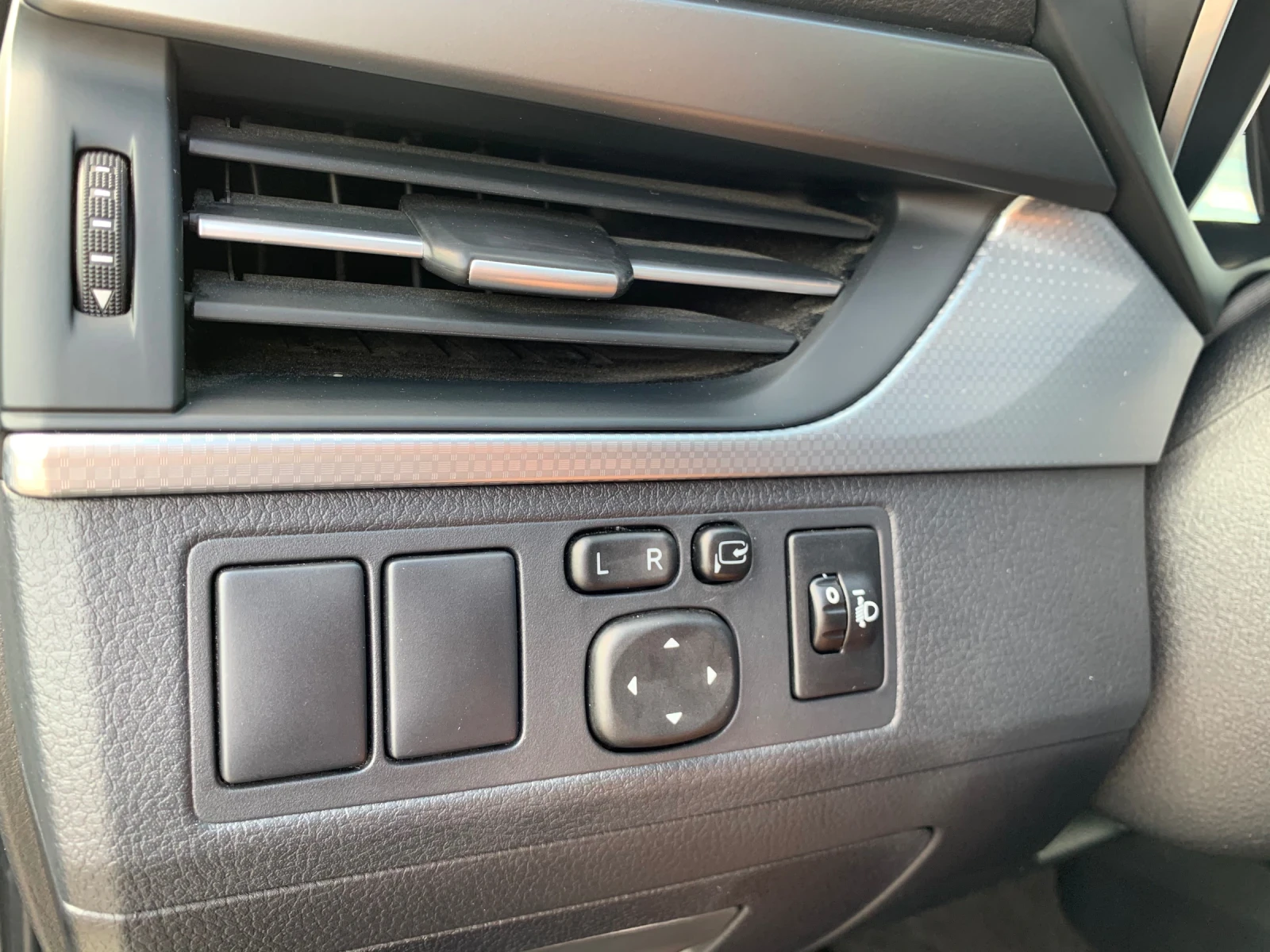 Toyota Avensis 1.8 Бензин / Реални 135 000км, снимка 15 - Автомобили и джипове - 54809402