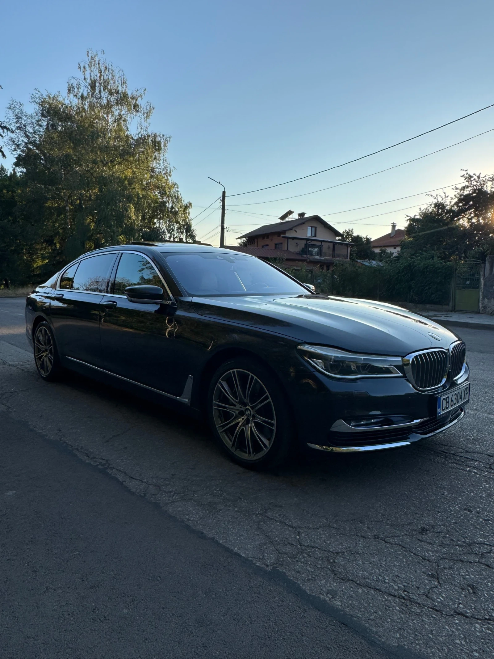 BMW 750 BOWERS&WILKINS/FULL/CARBON, снимка 2 - Автомобили и джипове - 55695221