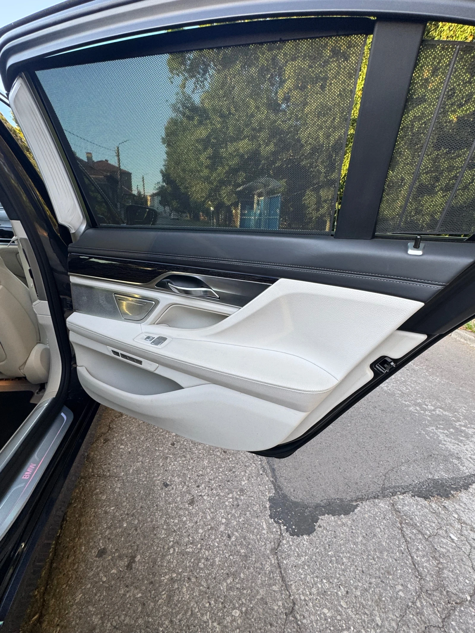 BMW 750 BOWERS&WILKINS/FULL/CARBON, снимка 12 - Автомобили и джипове - 55695221