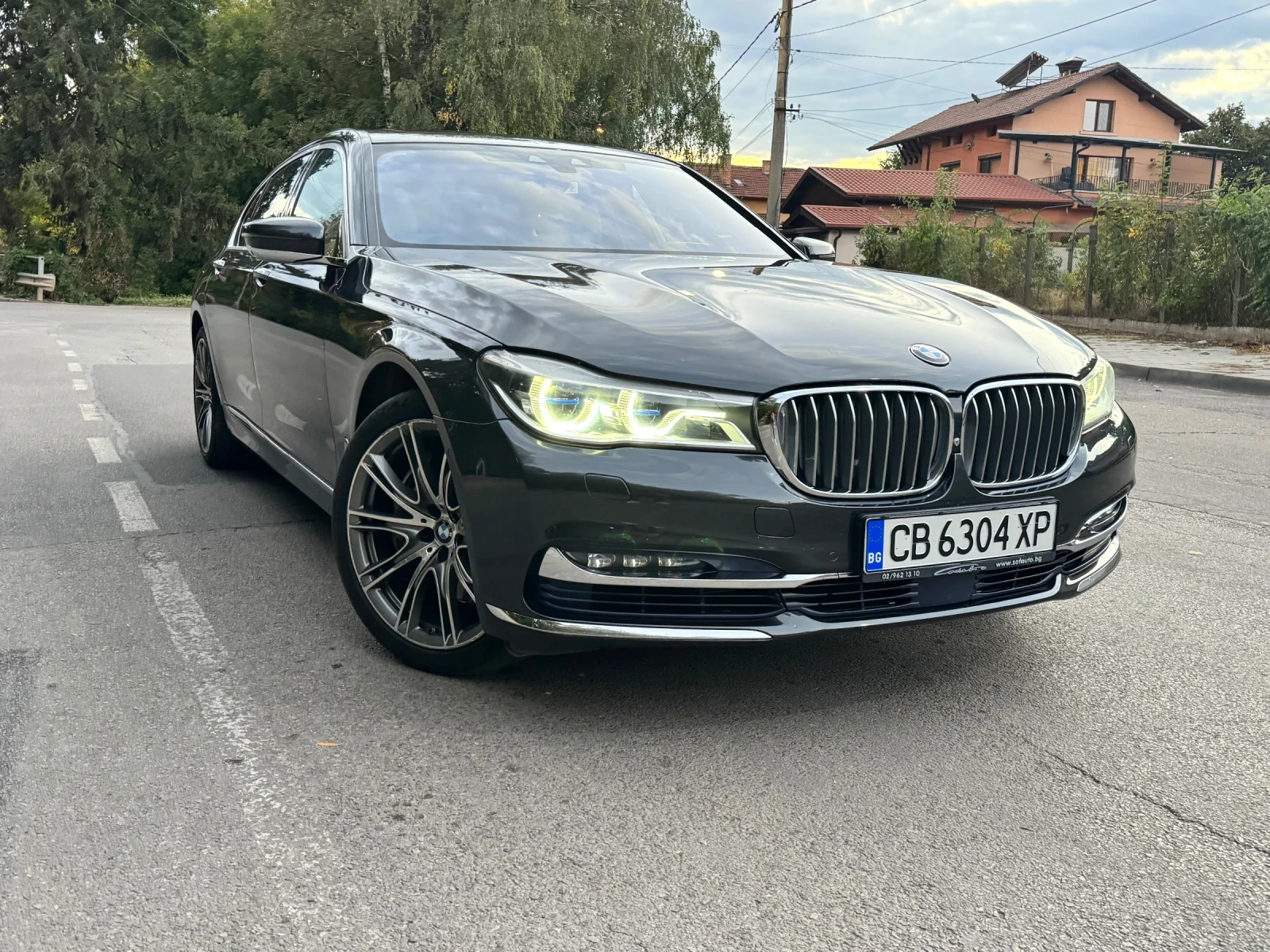 BMW 750 B&W/SKYLOUNGE/CARBON
